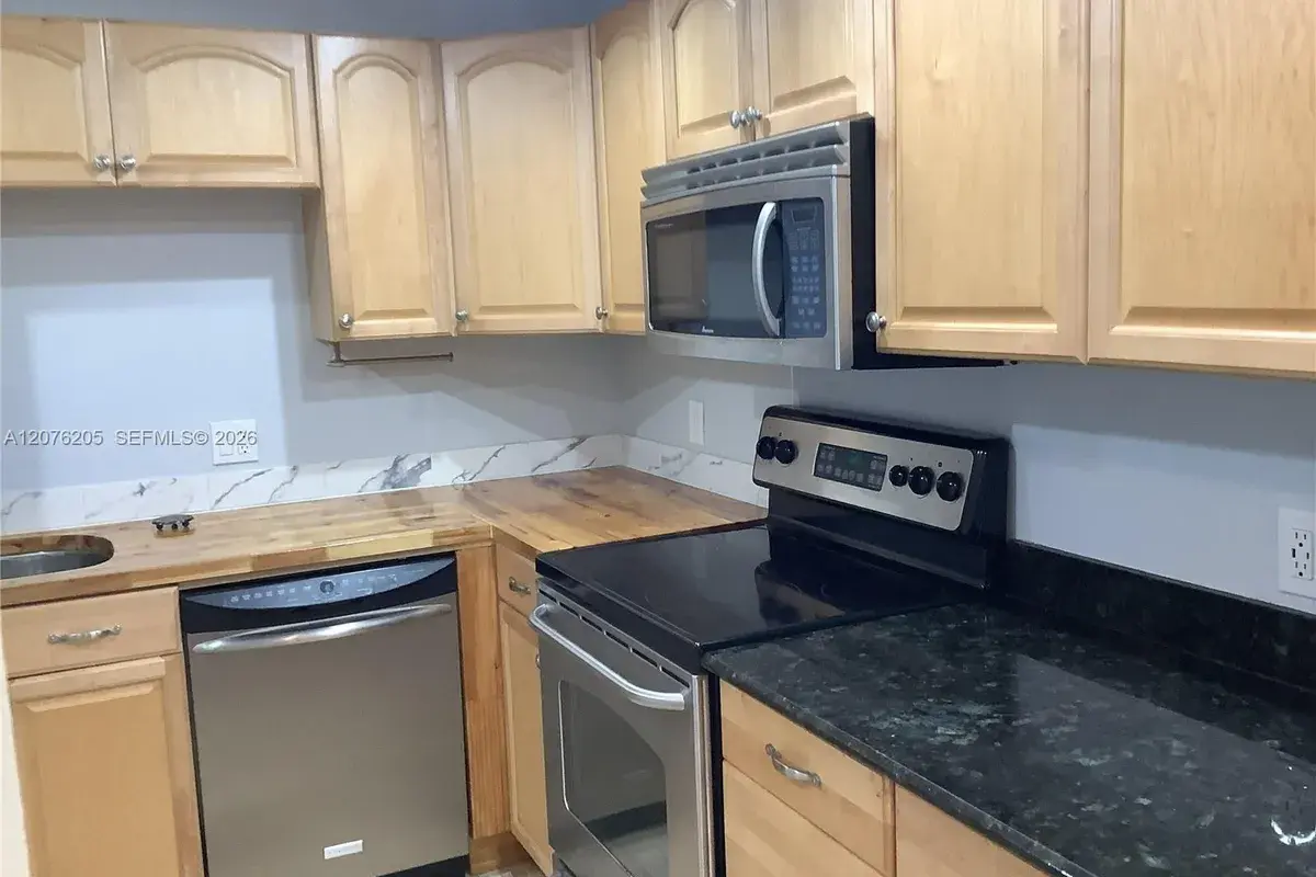 2801 NE 183rd St # 111W, Aventura FL 33160
