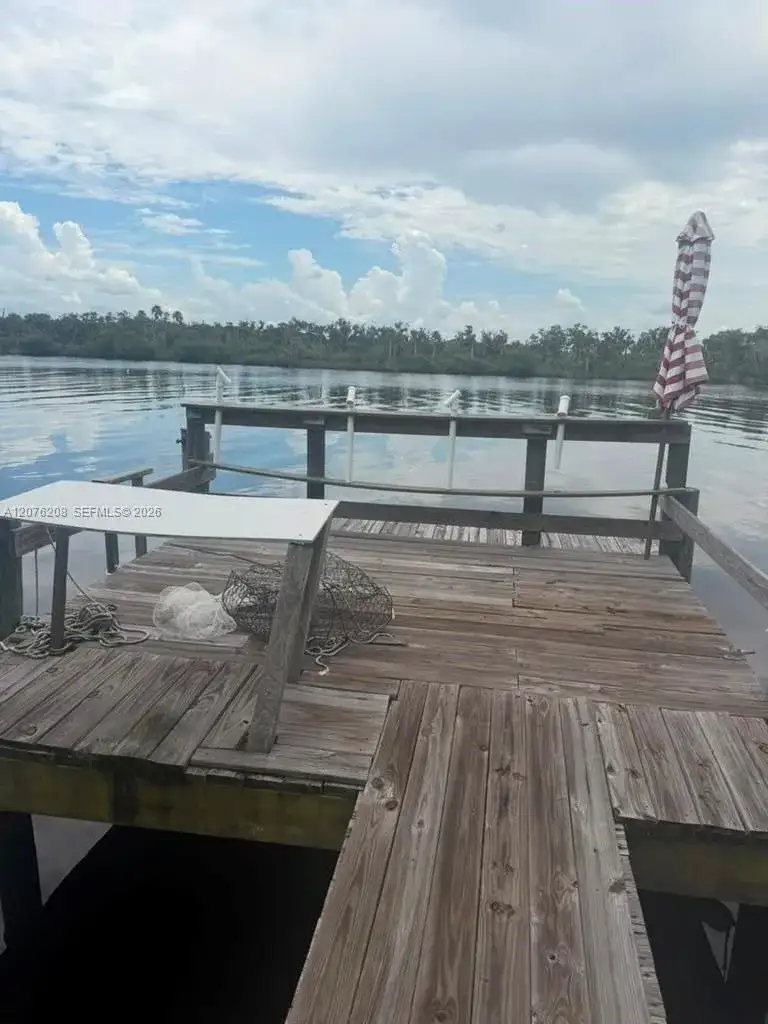 402 Frances Circle, Other City - In The State Of Florida FL 33570 photo 5
