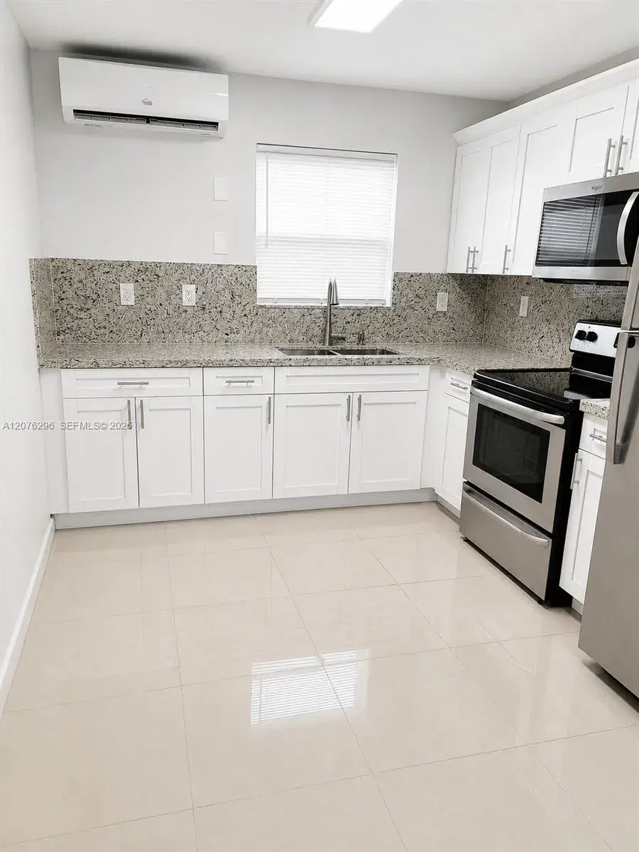 1723 Wiley St, Hollywood FL 33020