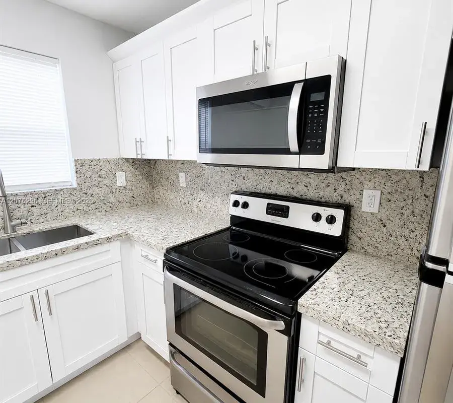 1723 Wiley St, Hollywood FL 33020