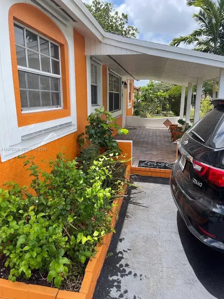 2240 NW 177th Ter, Miami Gardens FL 33056 photo 2