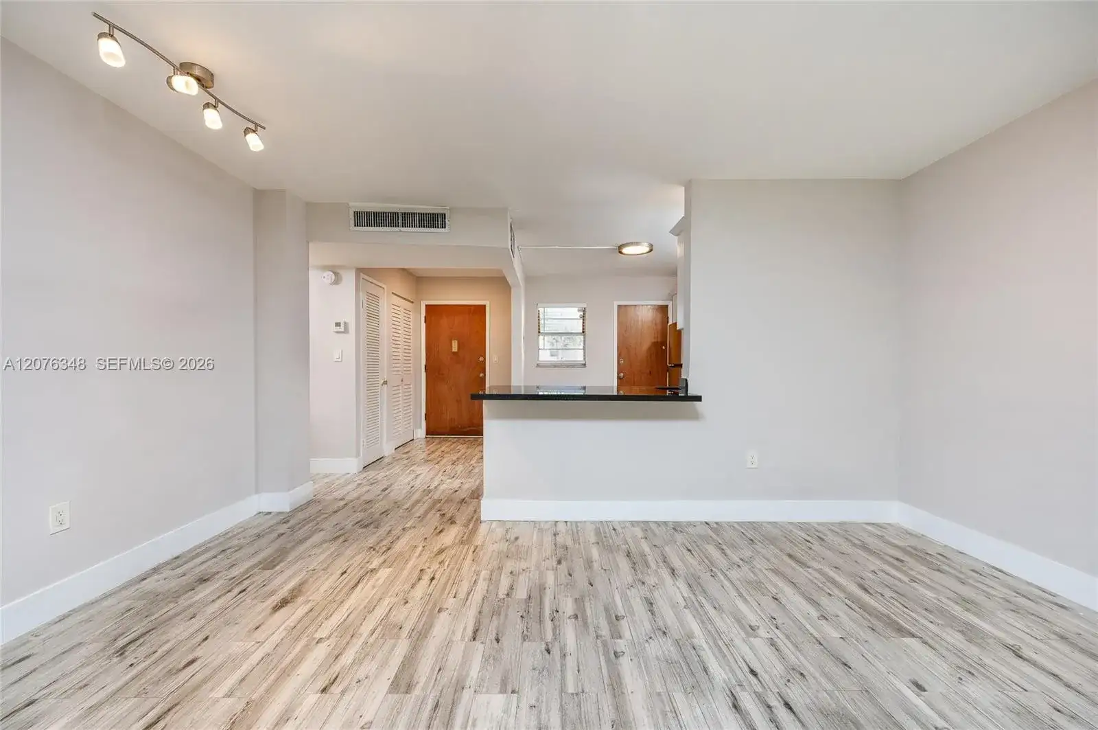1690 NE 191st St # 1, Miami FL 33179 photo 2