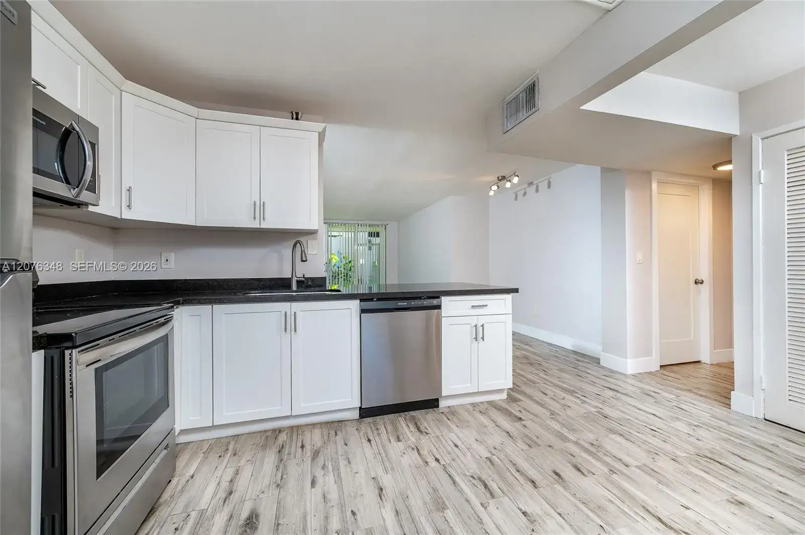 1690 NE 191st St # 1, Miami FL 33179 photo 3