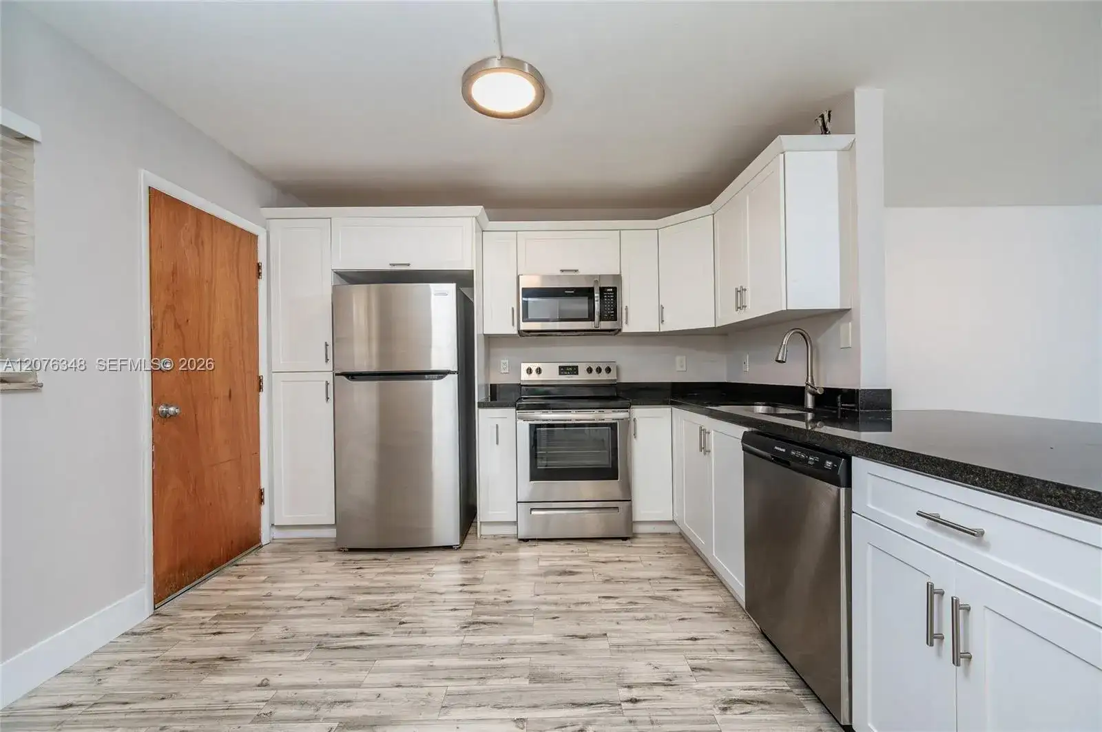 1690 NE 191st St # 1, Miami FL 33179 photo 4