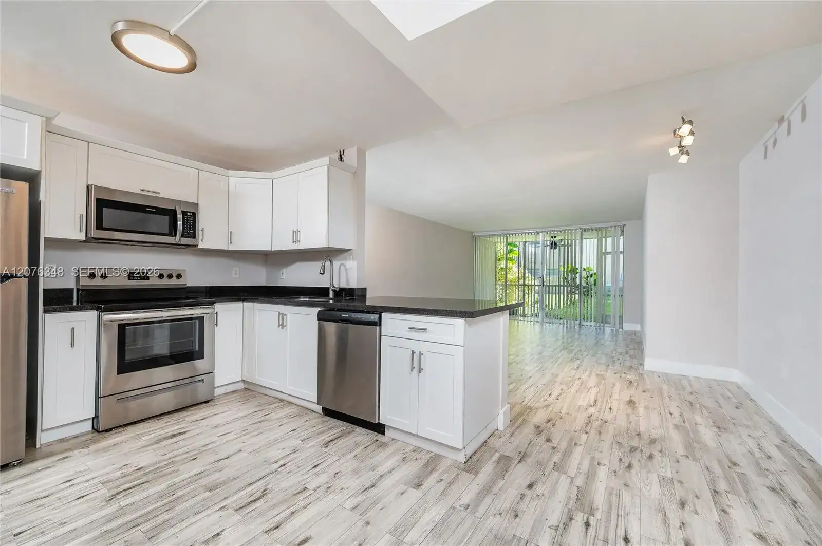 1690 NE 191st St # 1, Miami FL 33179 photo 5