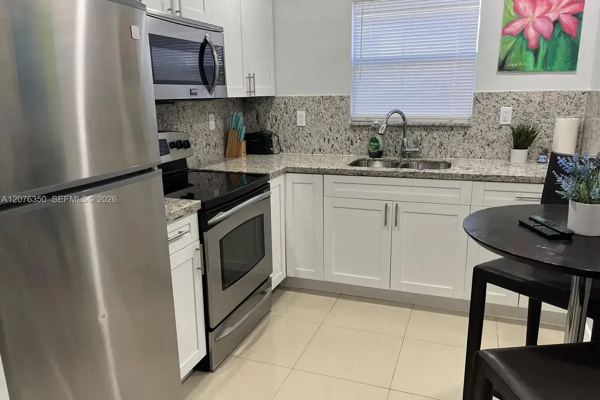 1723 Wiley St, Hollywood FL 33020