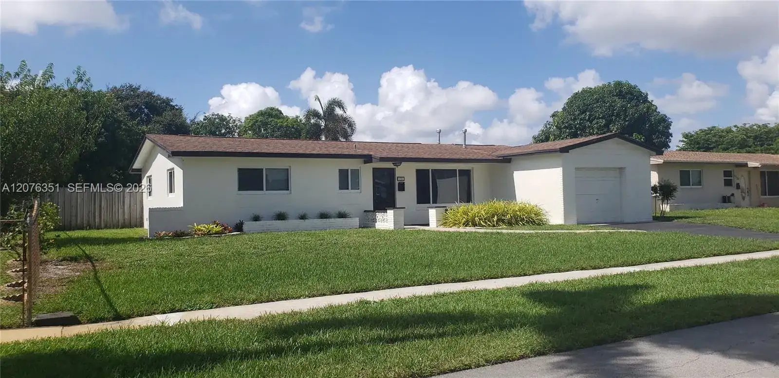 8320 NW 24th Ct, Pembroke Pines FL 33024 photo 2