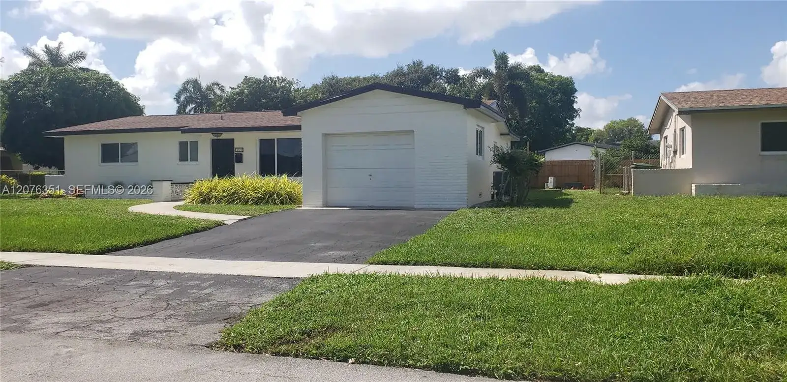 8320 NW 24th Ct, Pembroke Pines FL 33024 photo 3