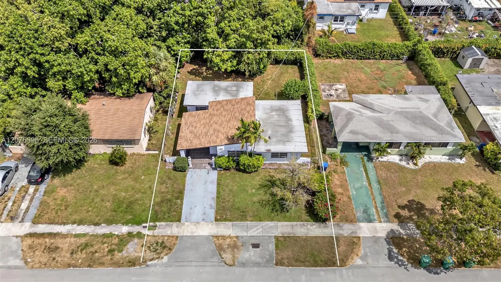 835 NW 84th St, Miami FL 33150 photo 3
