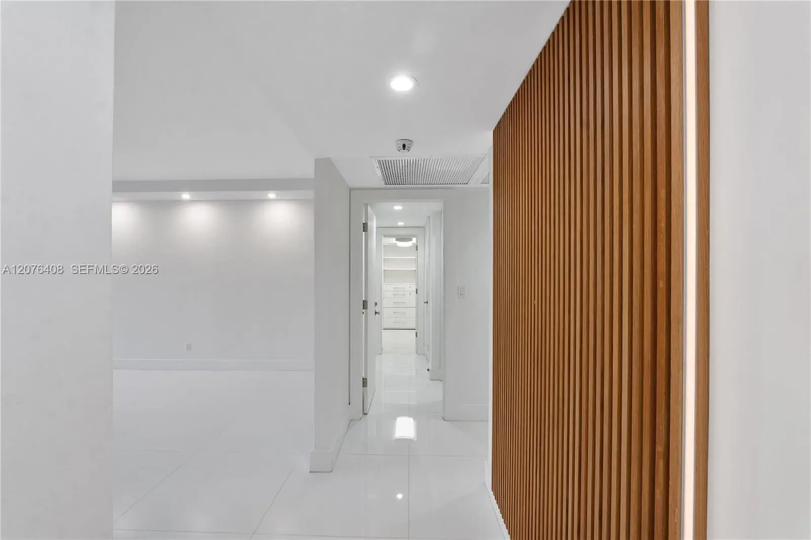 90 Edgewater Dr # 104, Coral Gables FL 33133