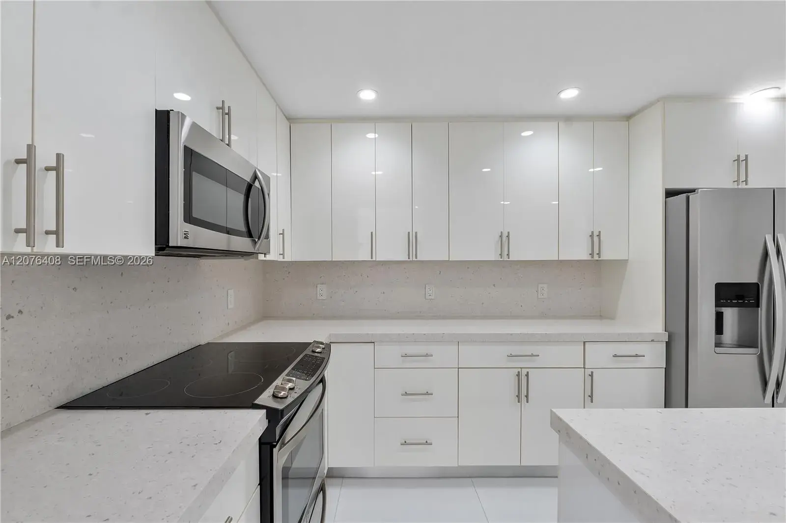 90 Edgewater Dr # 104, Coral Gables FL 33133