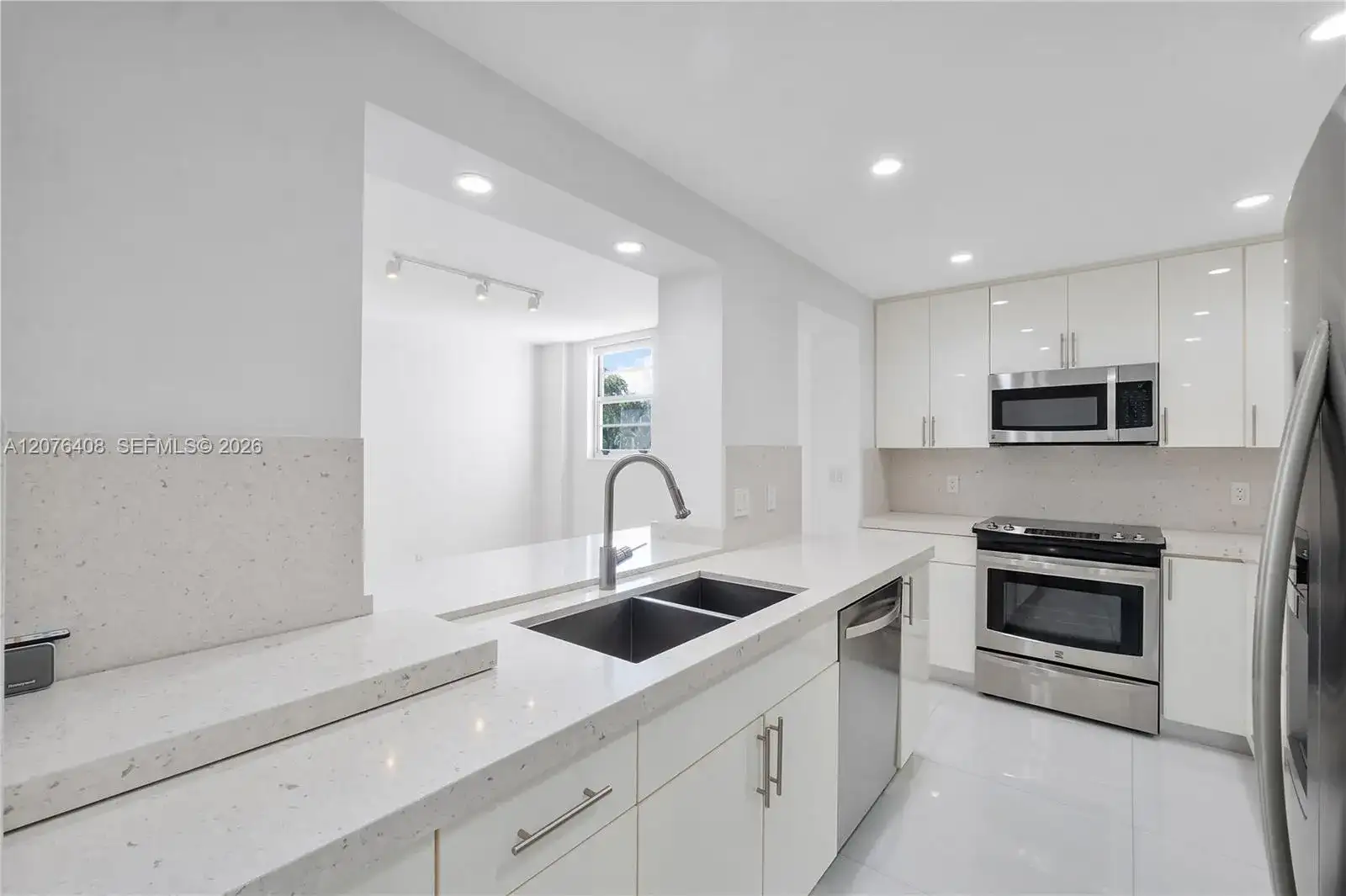 90 Edgewater Dr # 104, Coral Gables FL 33133 photo 4