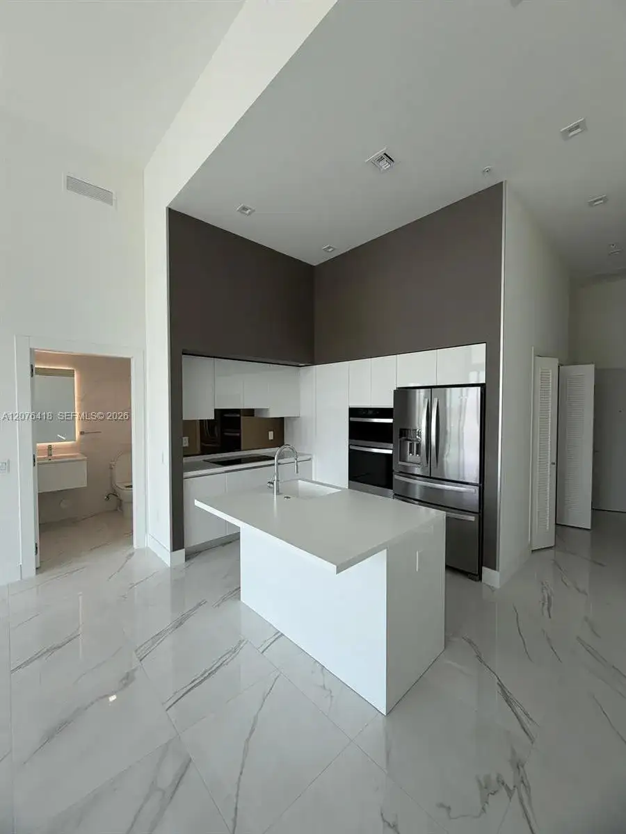 1170 E HALLANDALE BEACH BLVD # 502, Hallandale Beach FL 33009 photo 2