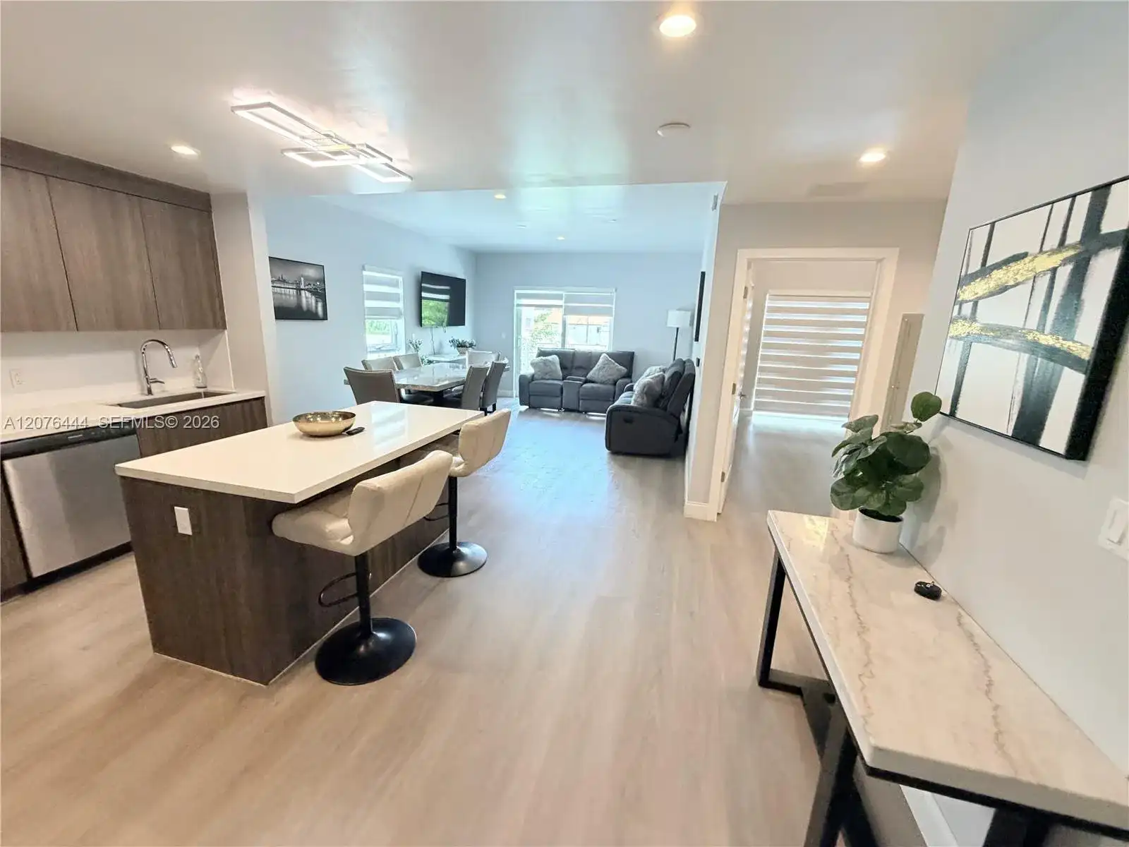 1938 Jackson St # 202, Hollywood FL 33020