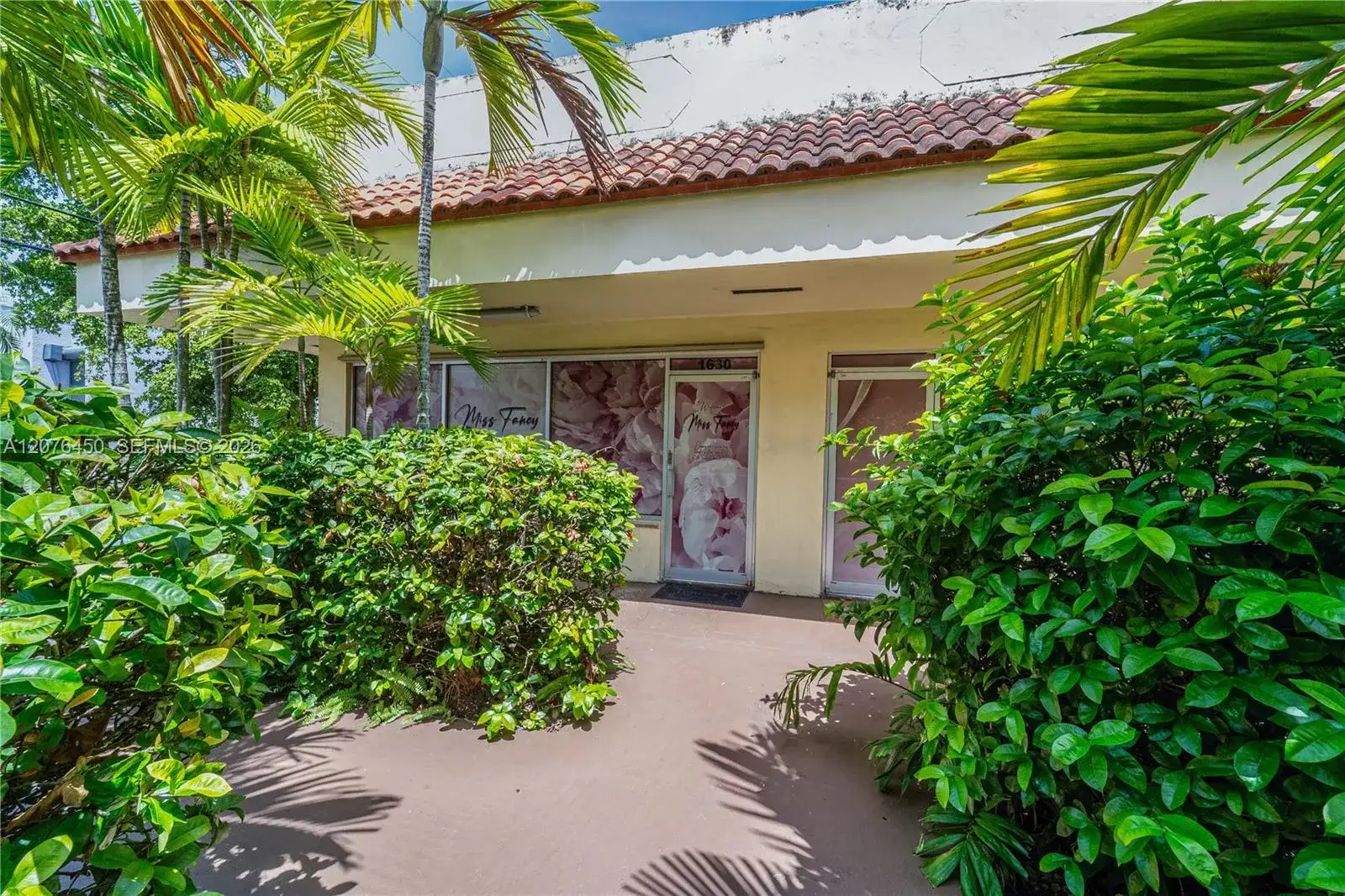 1600 W 38th Pl, Hialeah FL 33012 photo 2