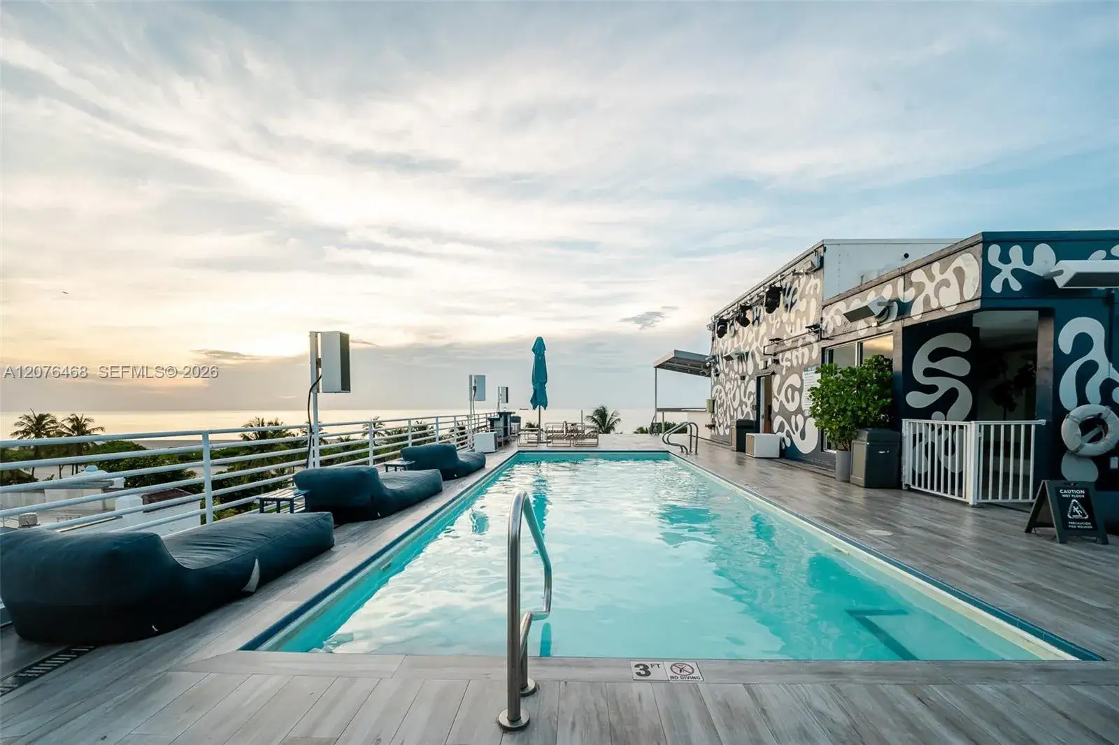1 bedroom 1 bath Residential for sale at 1060 Ocean Dr # D206, Miami Beach FL 33139