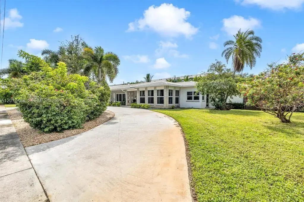 400 NE 2nd St, Pompano Beach FL 33060