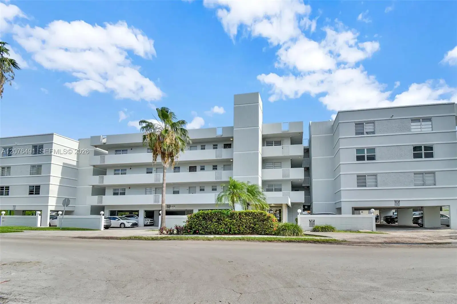 3527 NE 168th St # 203, North Miami Beach FL 33160