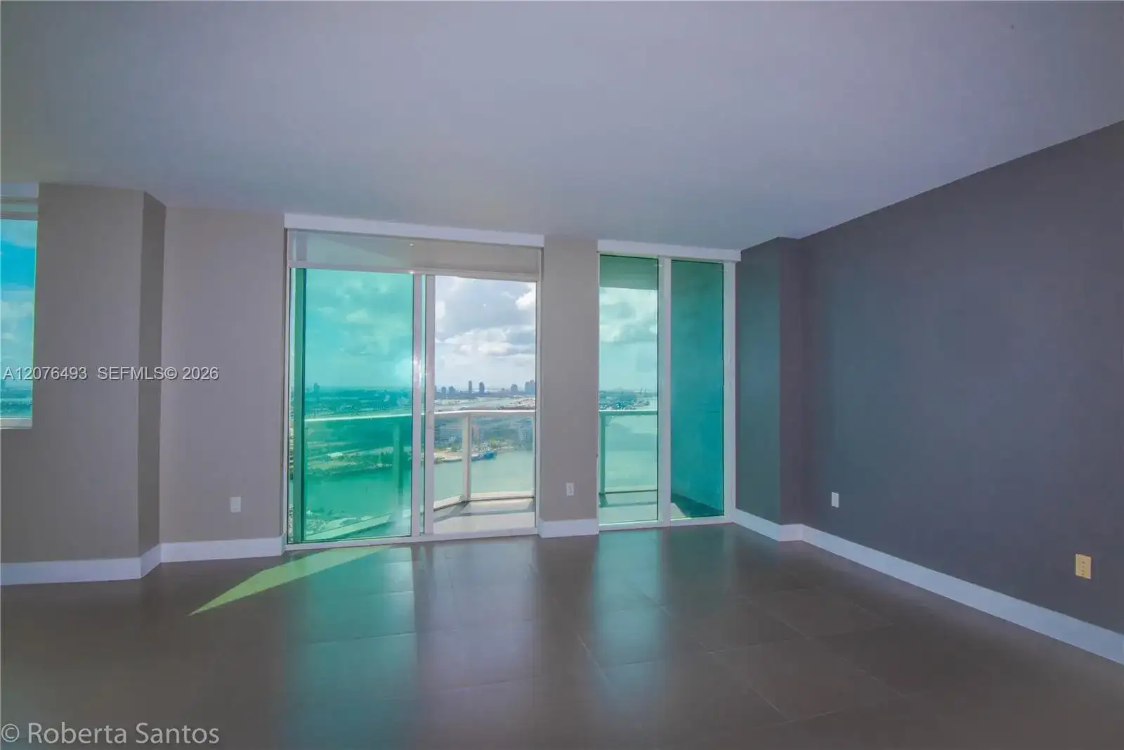 244 Biscayne Blvd # 3802, Miami FL 33132 photo 2