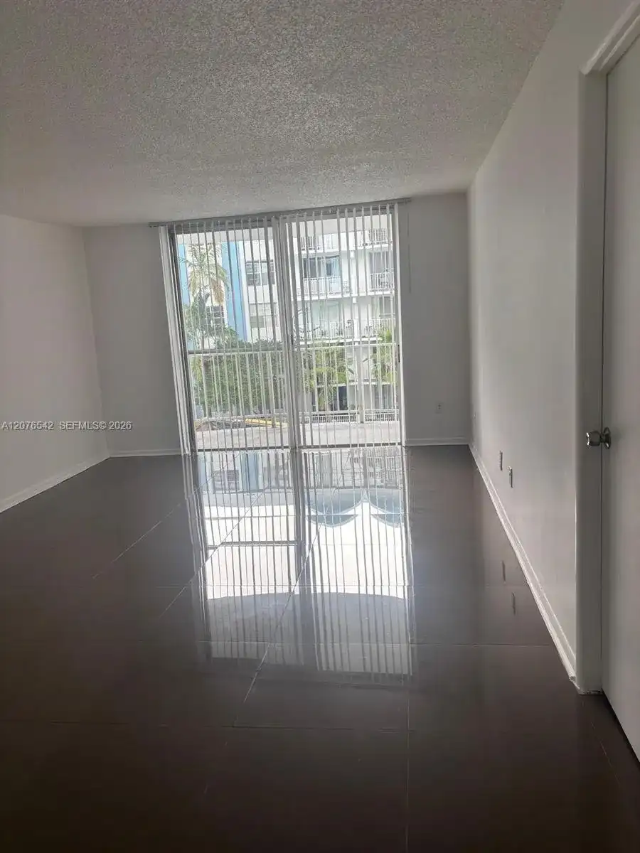 486 NW 165th St Rd # 308, Miami FL 33169