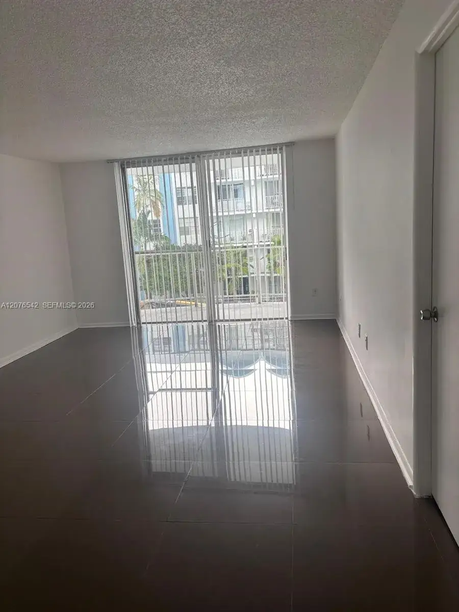486 NW 165th St Rd # 308, Miami FL 33169