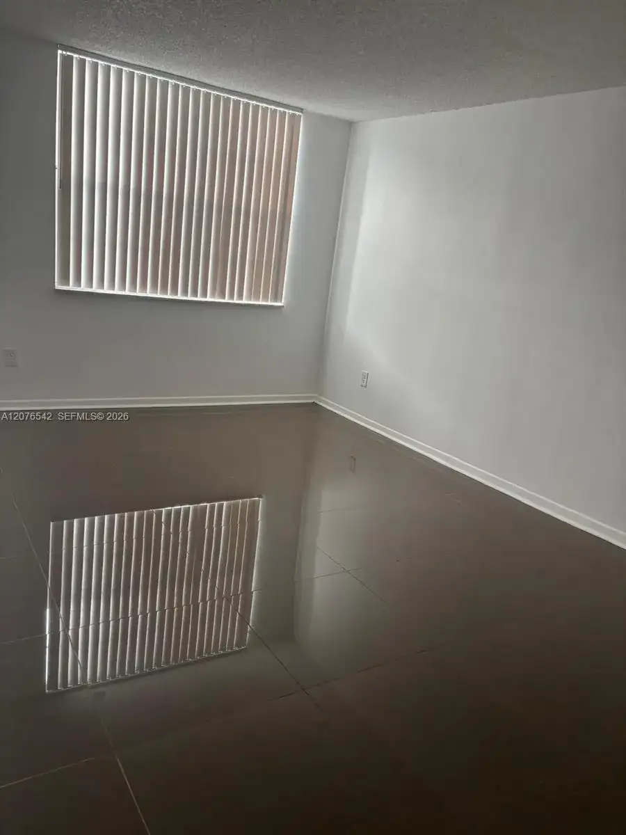 486 NW 165th St Rd # 308, Miami FL 33169 photo 2