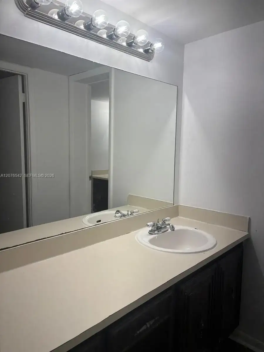 486 NW 165th St Rd # 308, Miami FL 33169 photo 3