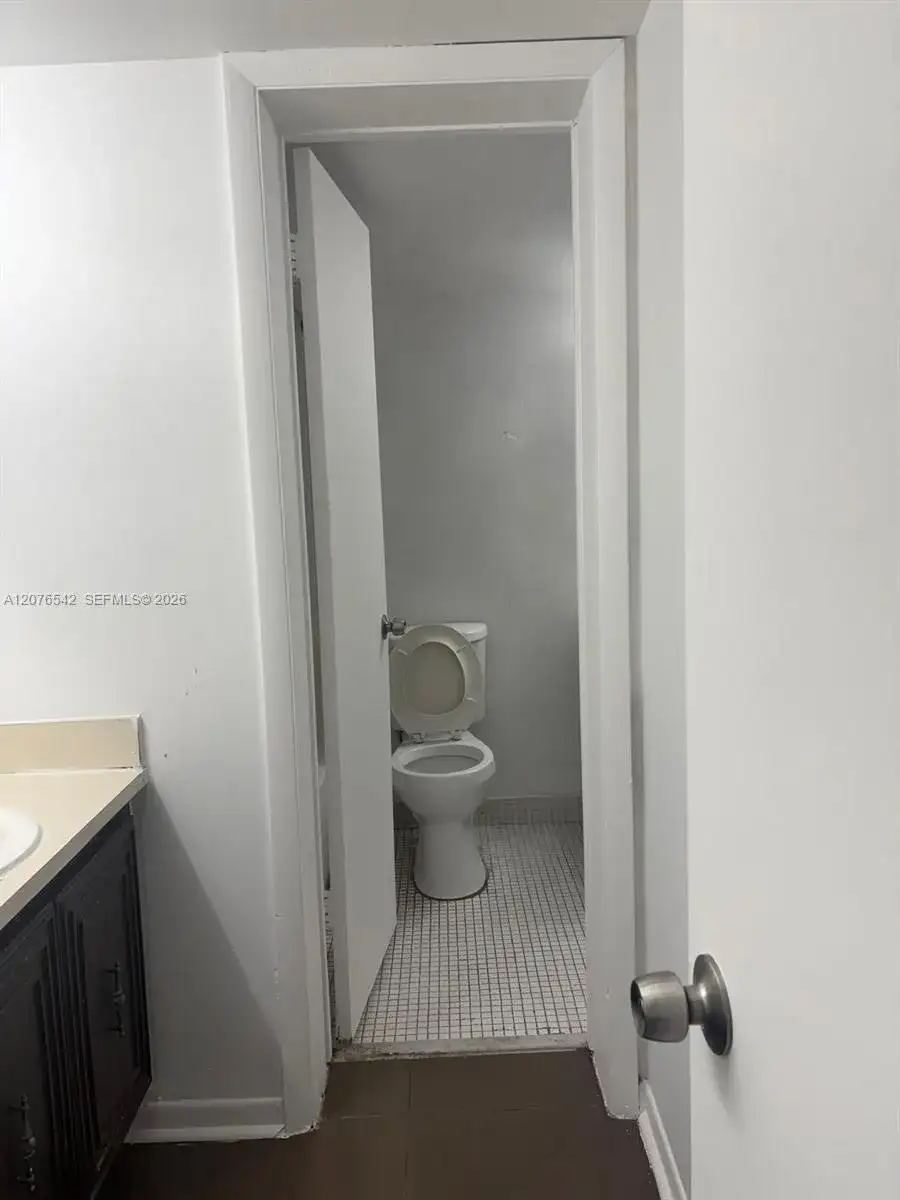 486 NW 165th St Rd # 308, Miami FL 33169 photo 4