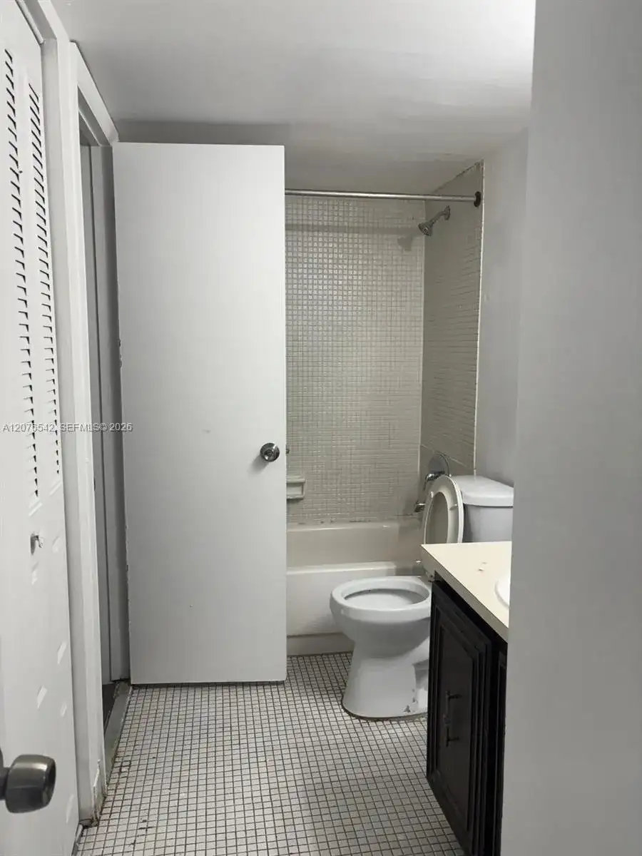 486 NW 165th St Rd # 308, Miami FL 33169 photo 5