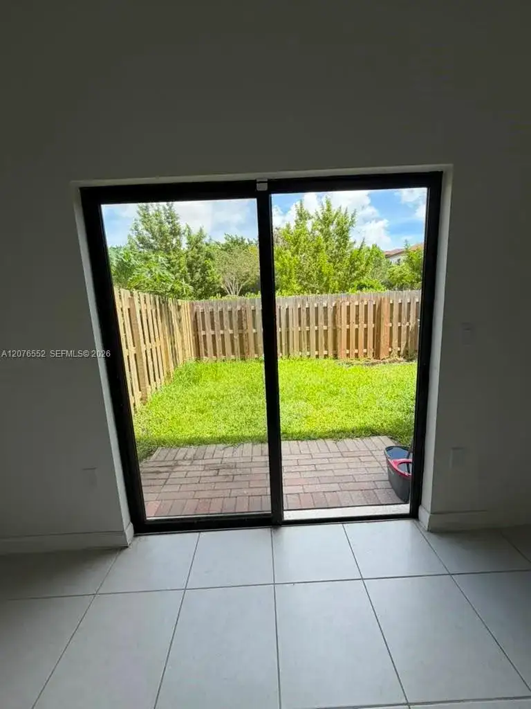 519 NE 208th Ter, Miami FL 33179 photo 3