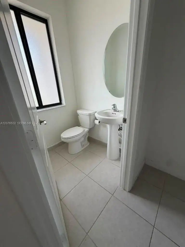 519 NE 208th Ter, Miami FL 33179 photo 4