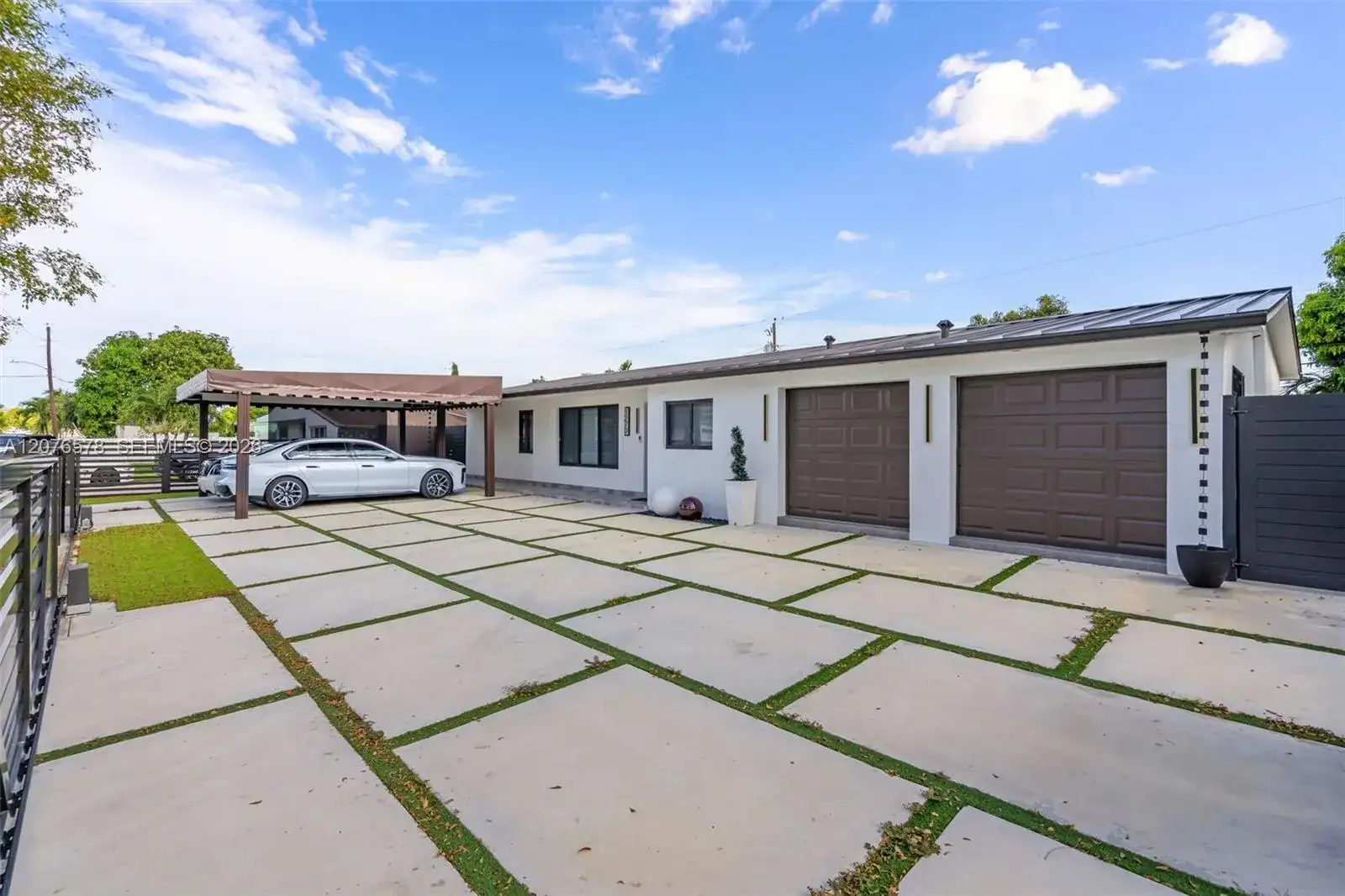 1270 W 64th Ter, Hialeah FL 33012 photo 4