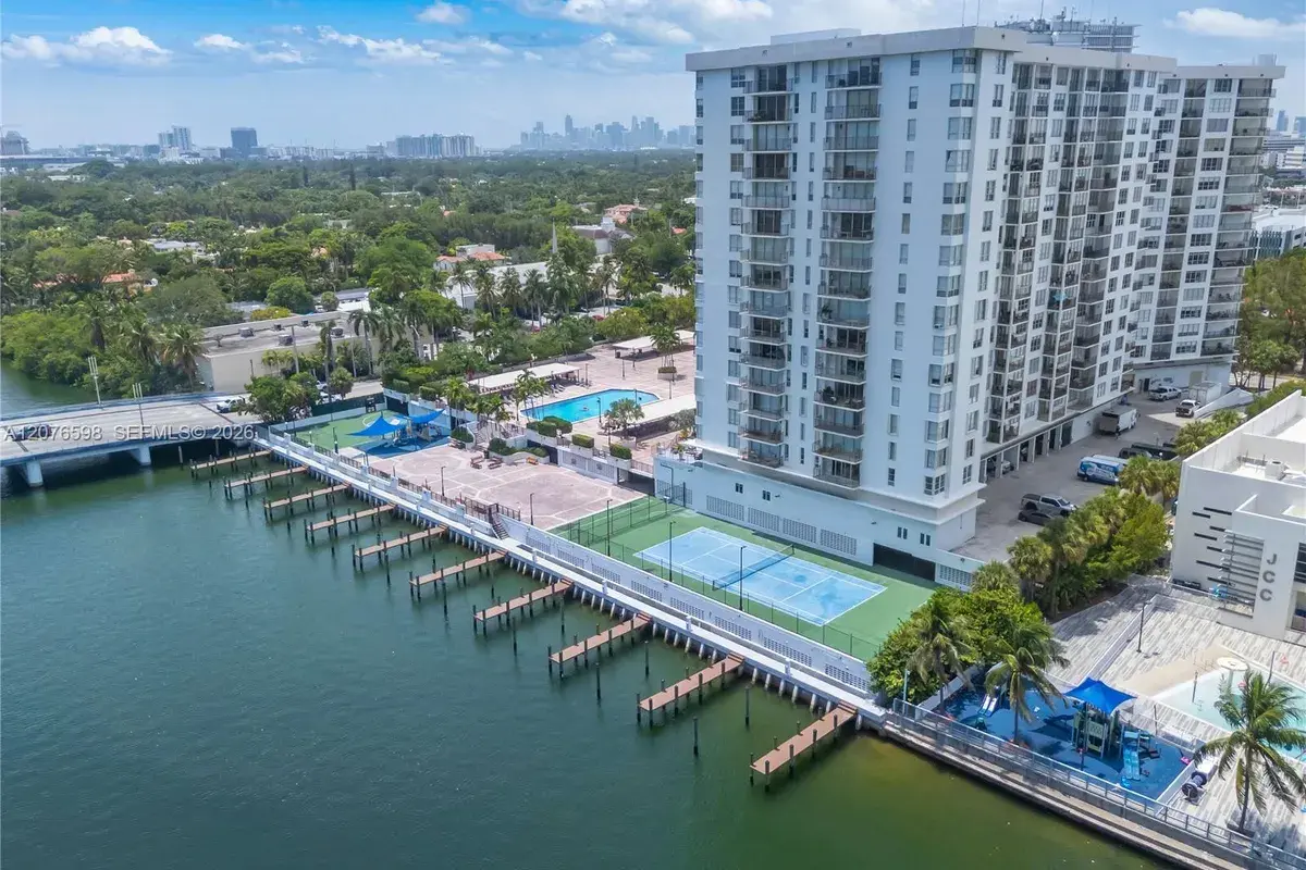 4101 Pine Tree Dr # 1105, Miami Beach FL 33140