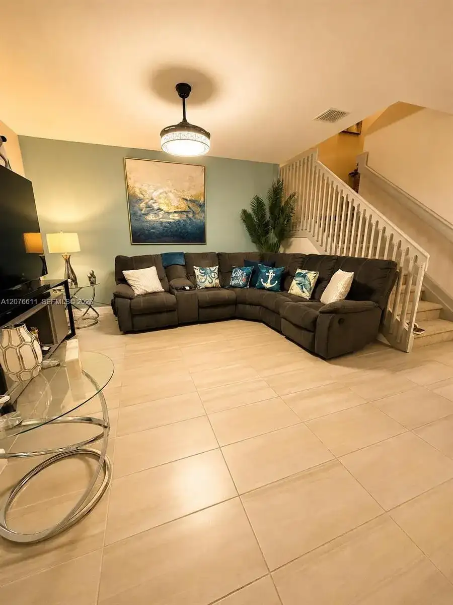 1222 NW 3rd Ln, Florida City FL 33034 photo 2