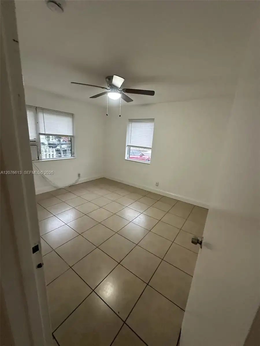409 SW 4th Ter # w, Hallandale Beach FL 33009 photo 2