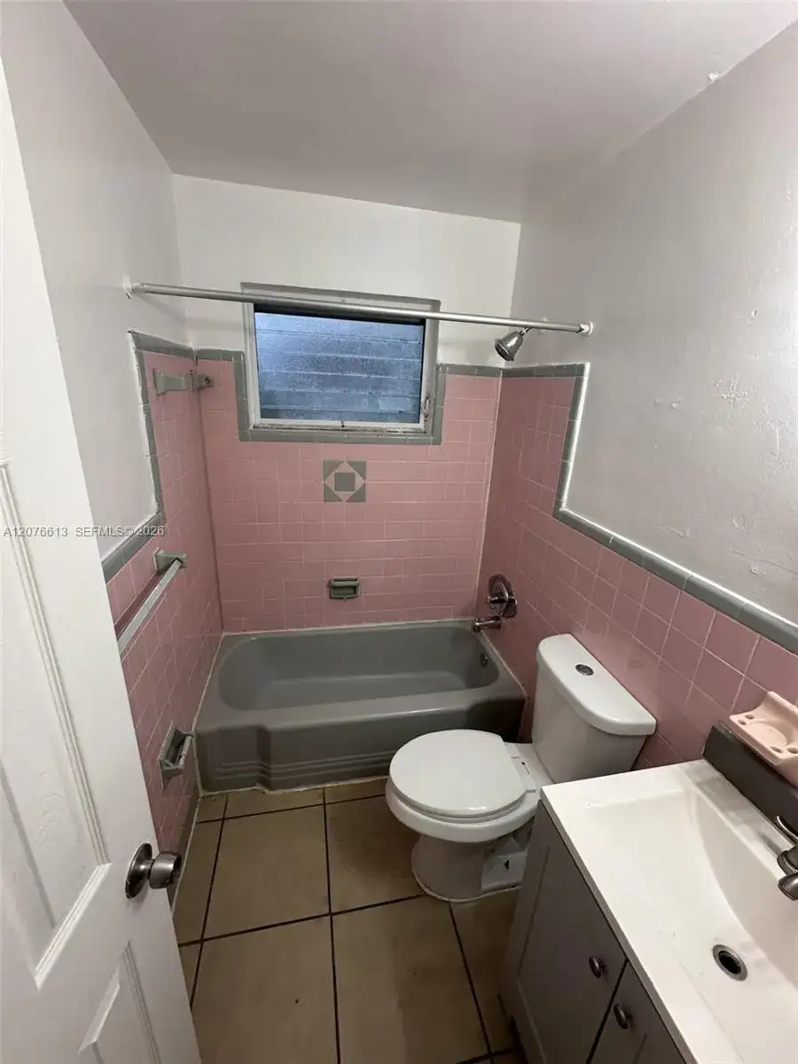 409 SW 4th Ter # w, Hallandale Beach FL 33009 photo 4