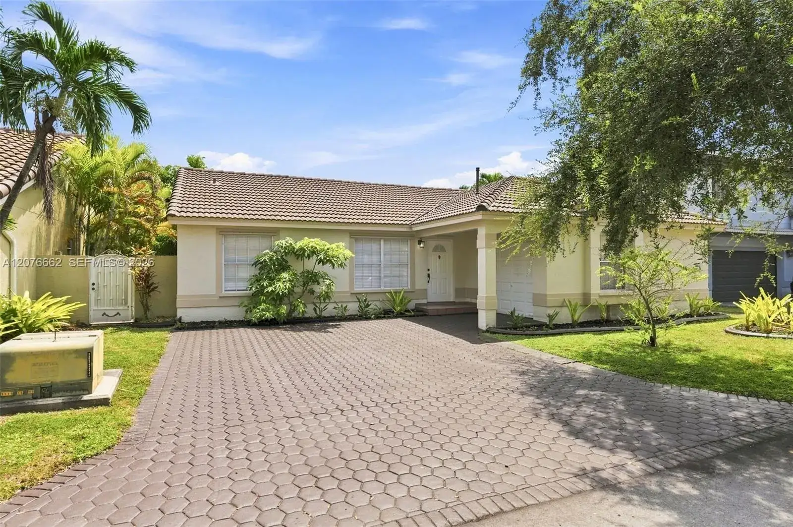 19181 NW 89th Ave, Hialeah FL 33018