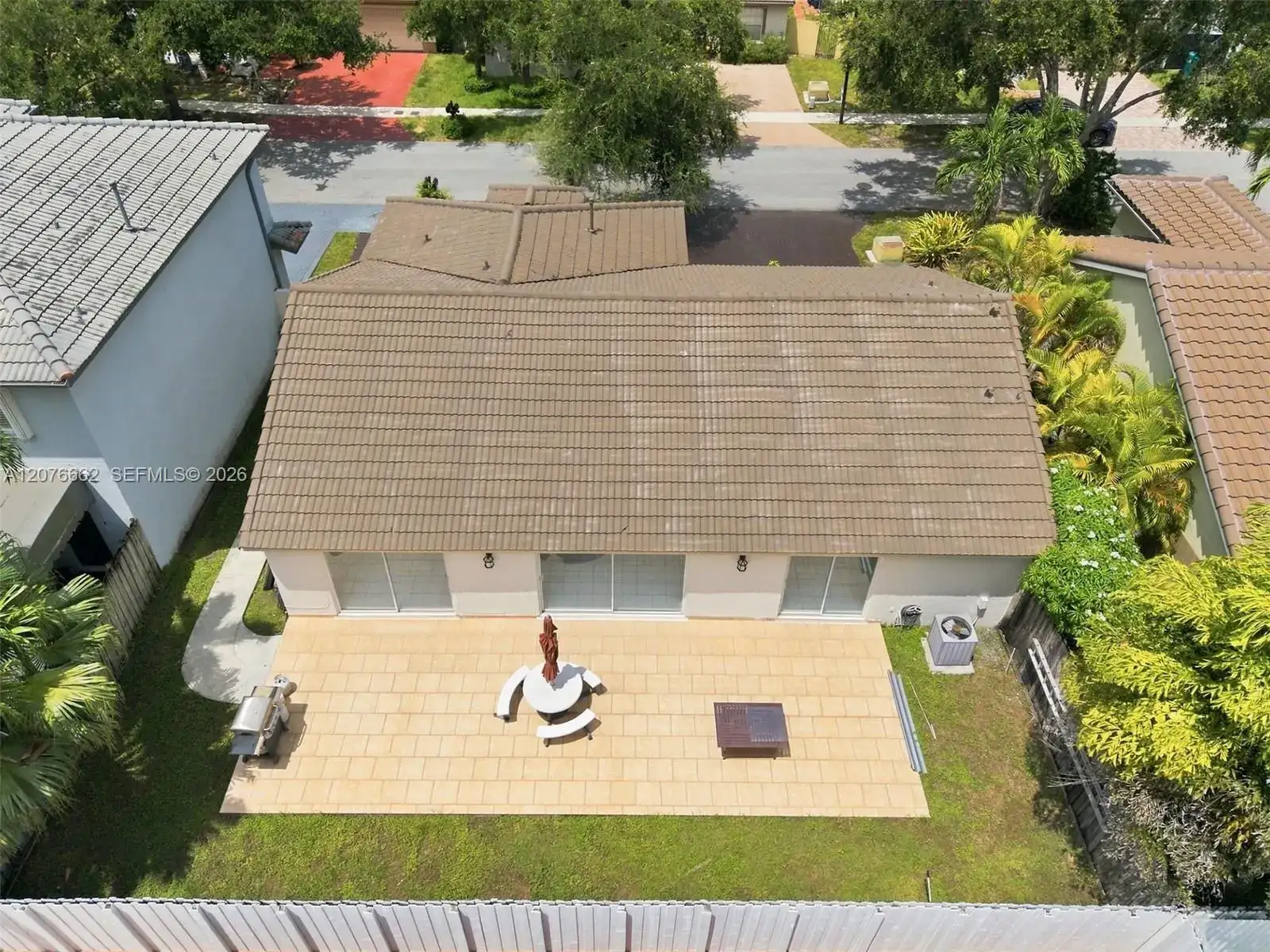 19181 NW 89th Ave, Hialeah FL 33018 photo 2