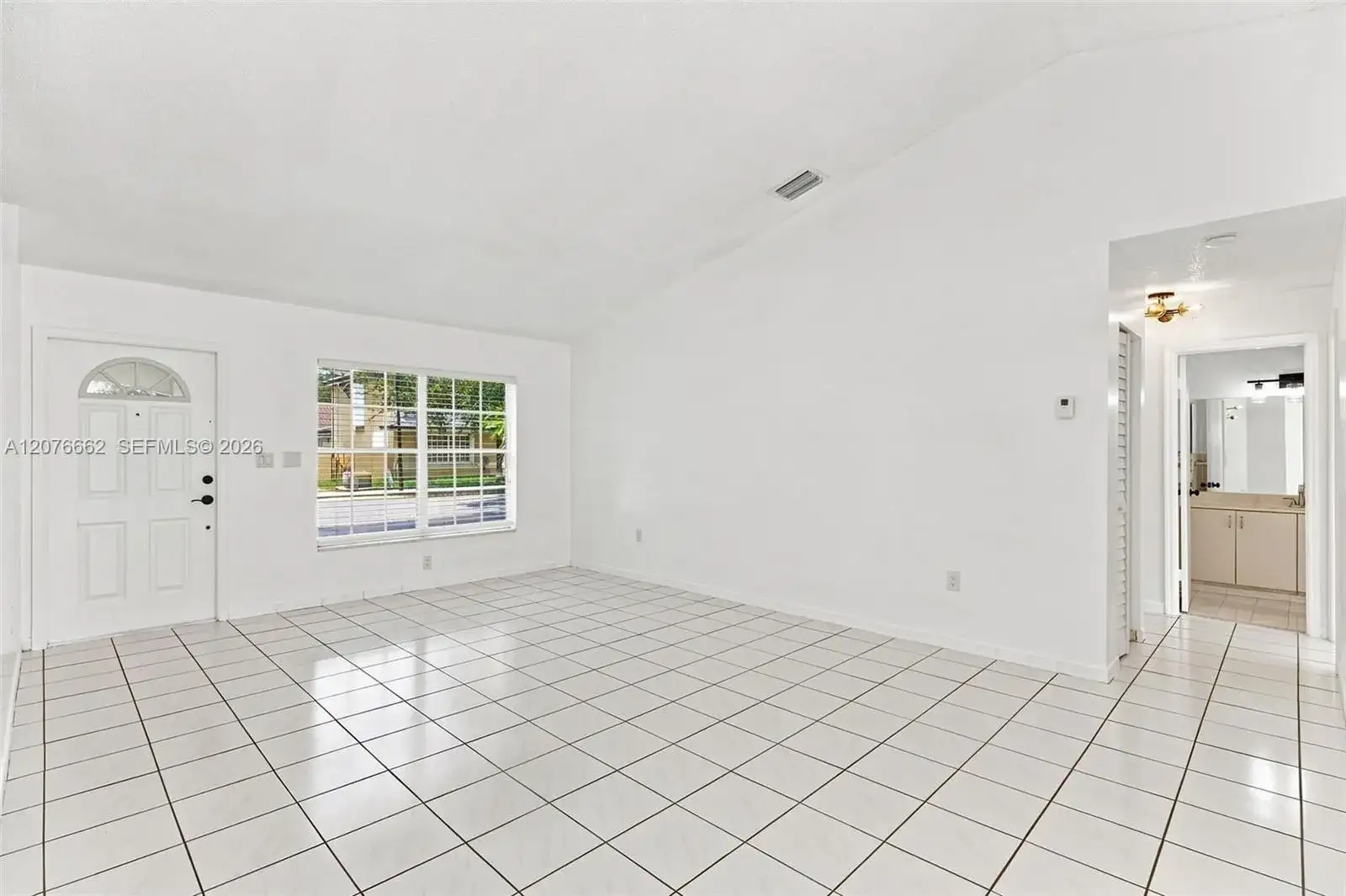 19181 NW 89th Ave, Hialeah FL 33018 photo 5