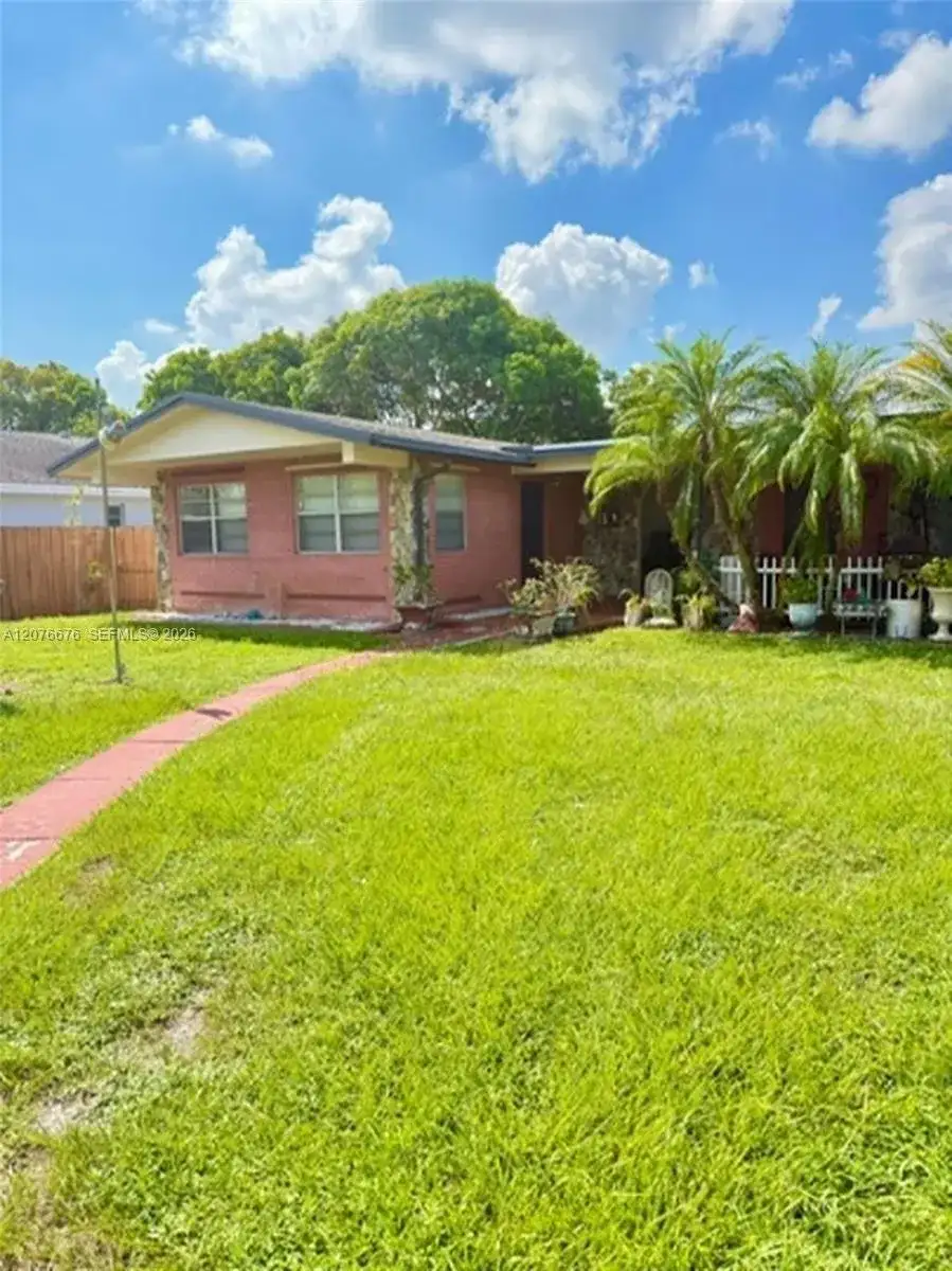 4088 SW 51st St # C, Dania Beach FL 33314 photo 2