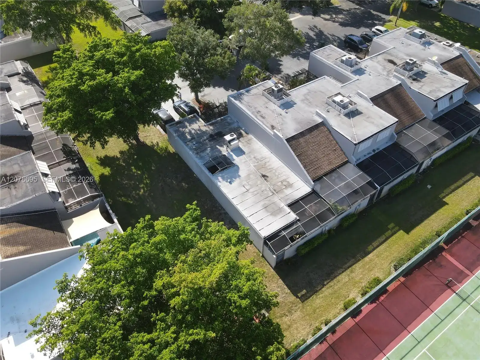 1541 NW 113th Ave, Pembroke Pines FL 33026 photo 3
