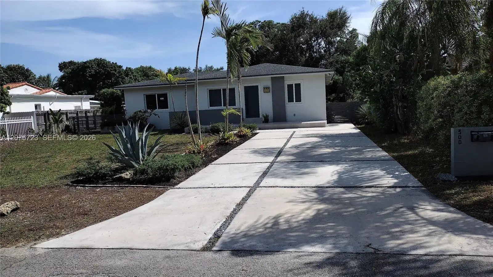 300 S Biscayne River Dr, Miami FL 33169 photo 4