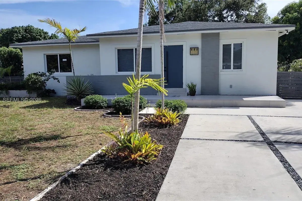 300 S Biscayne River Dr, Miami FL 33169