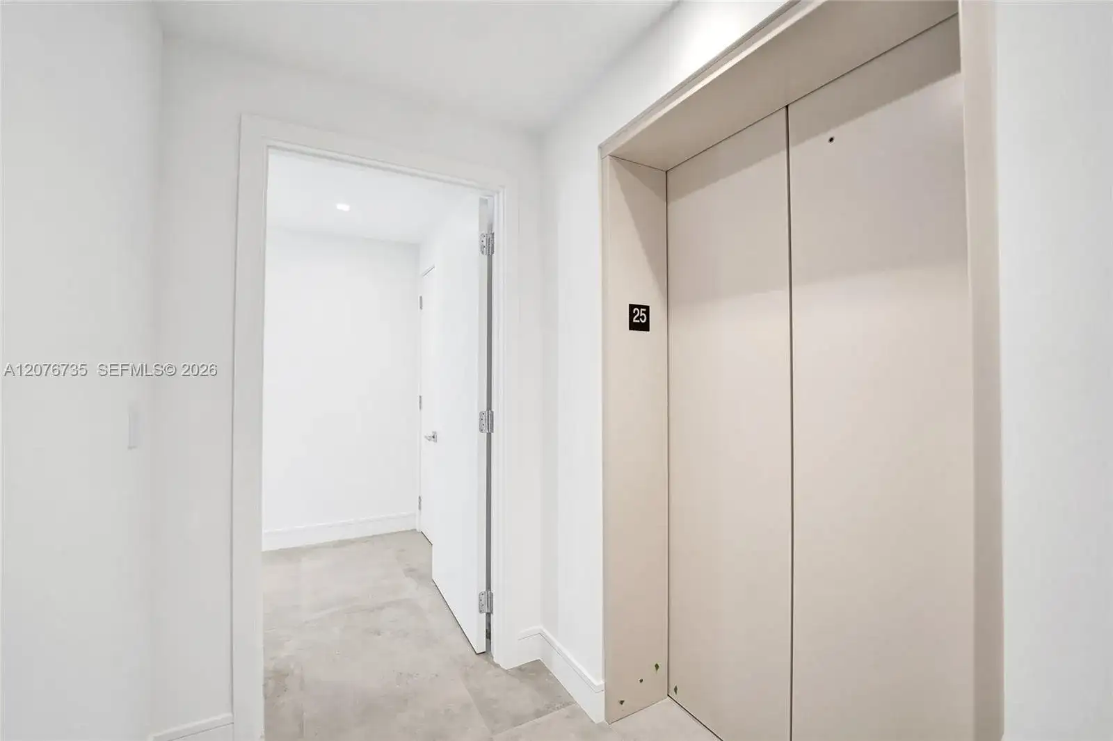 2411 Laguna Circle # 2511, North Miami FL 33181 photo 4