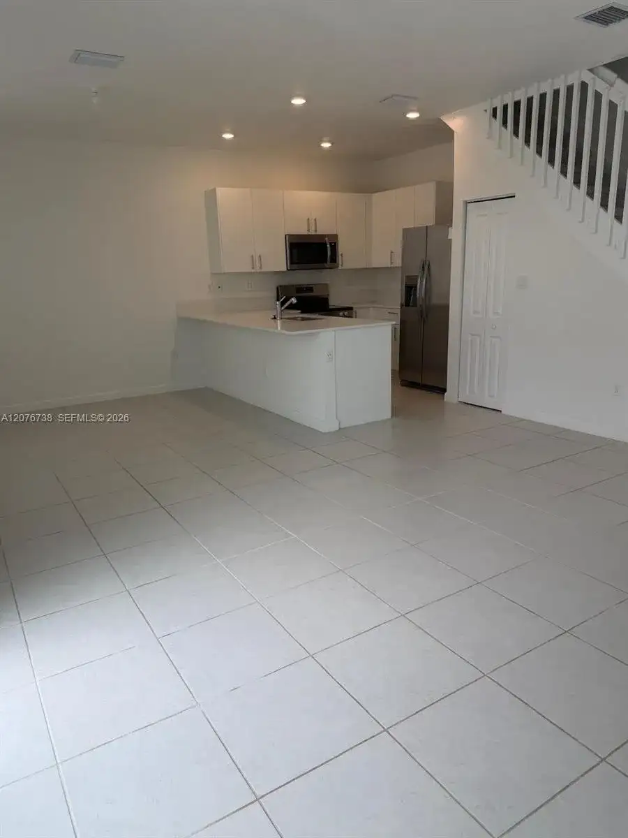692 SE 13th Ct, Homestead FL 33034 photo 2