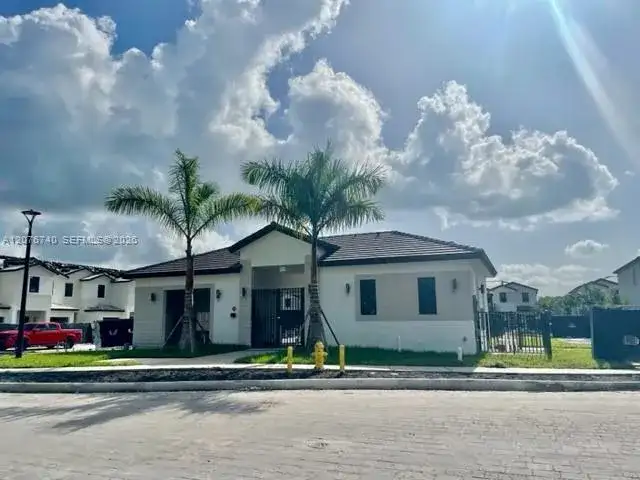 269 SW 159th Ct, Pembroke Pines FL 33027 photo 2