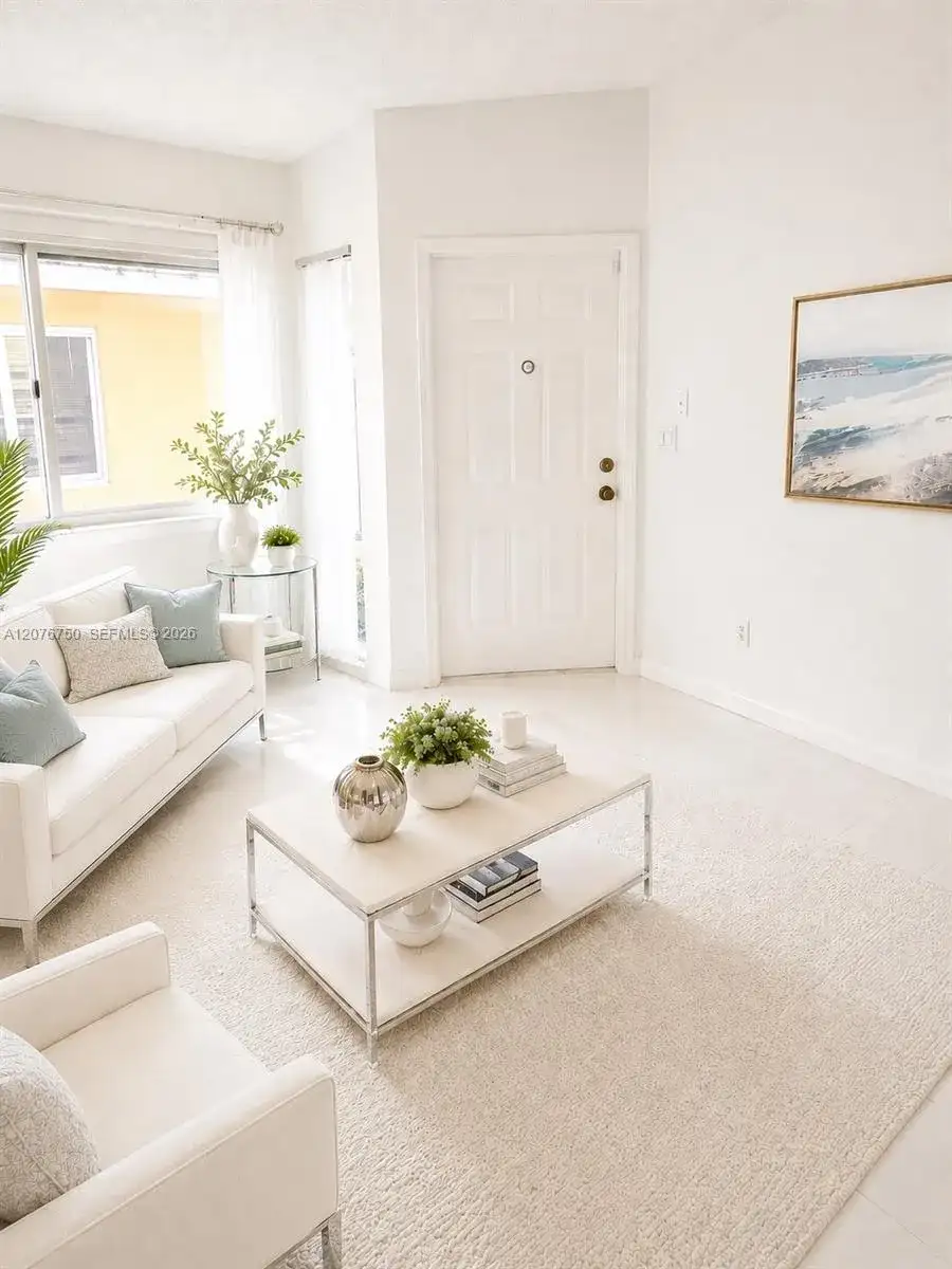 405 Kelly Ln, Weston FL 33326 photo 2