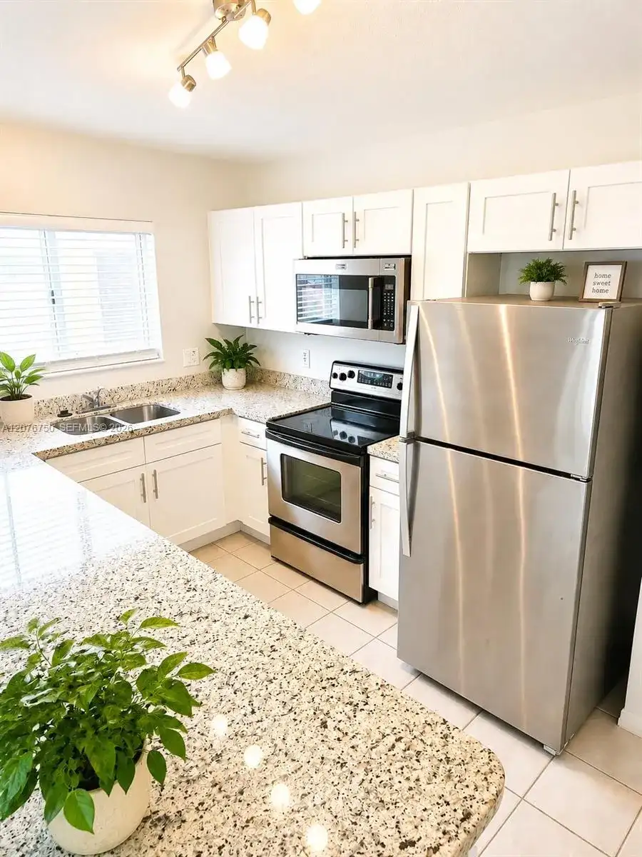 405 Kelly Ln, Weston FL 33326 photo 4