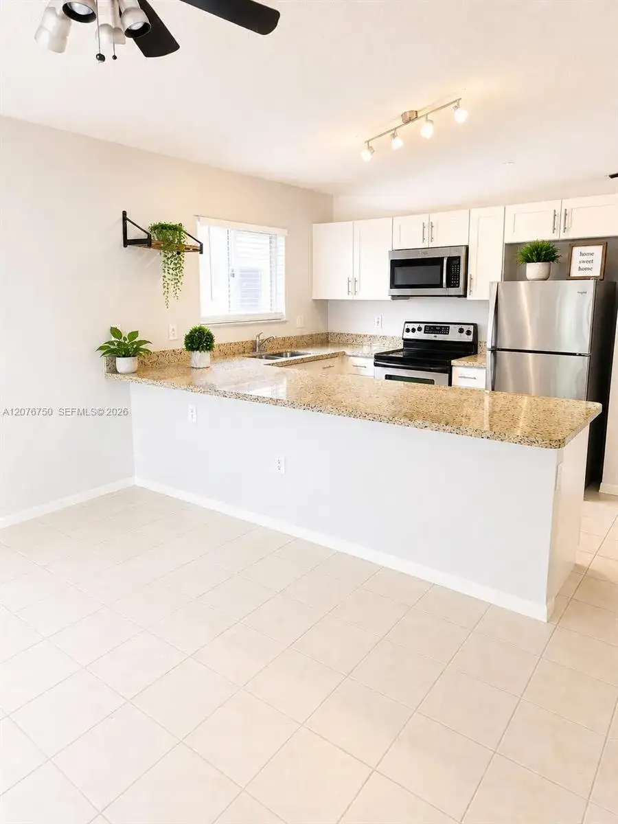 405 Kelly Ln, Weston FL 33326 photo 5