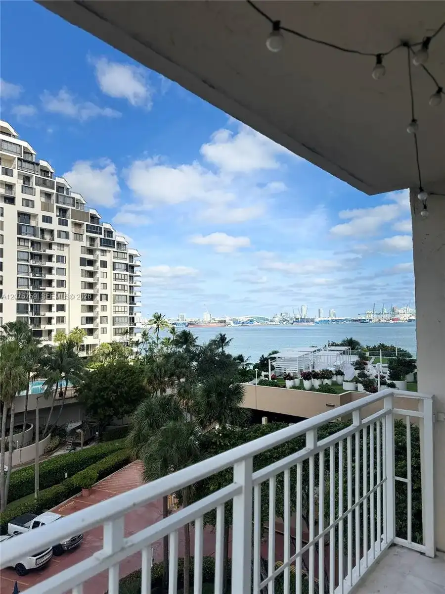 770 CLAUGHTON ISLAND DR # 601, Miami FL 33131